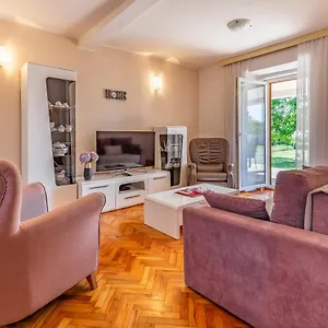 Apartment Melanie, Marčana